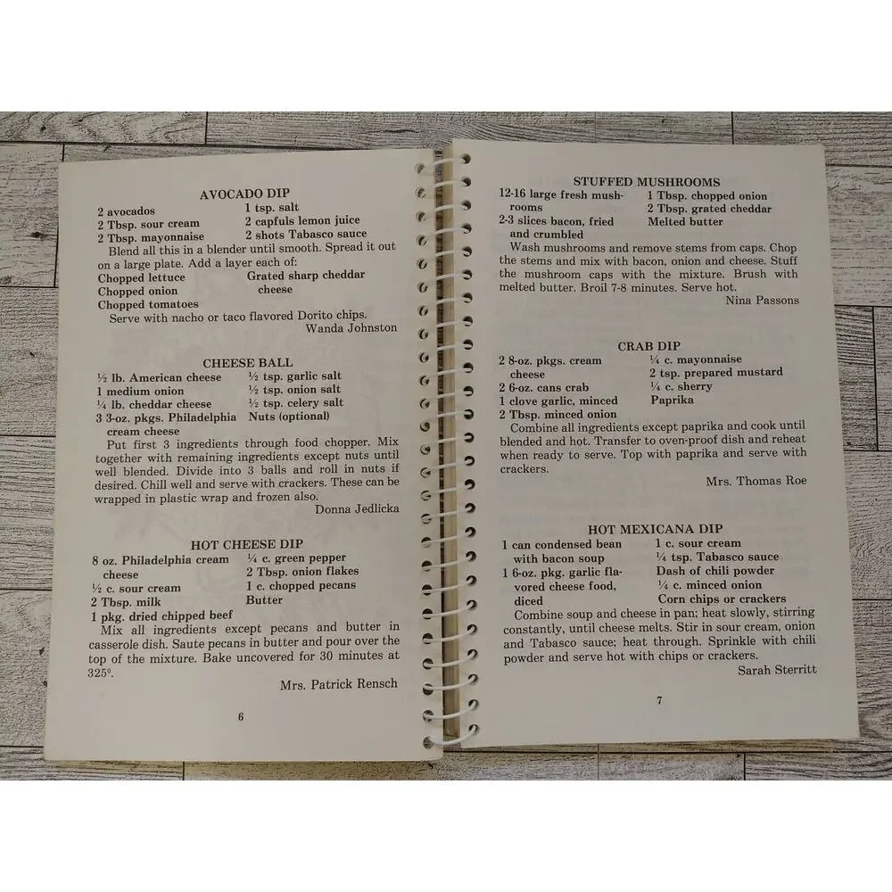 Wall Drug Store Cafe COOKBOOK South Dakota VTG 1980s Souvenir Pecan Rolls Recipe